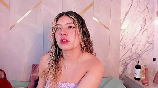 ChloeBelle  online show from June 18, 2026, 12:42 pm