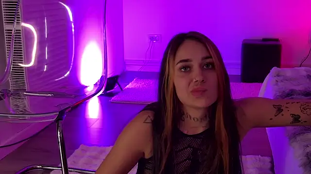 KyraDesire online show from July 4, 2026, 2:12 pm