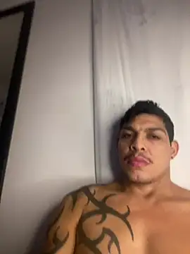 Snapshot of Tatuadomoreno23cm chatting on July 4, 2026, 7:53 pm Tatuadomoreno23cm online show from July 4, 2026, 7:53 pm