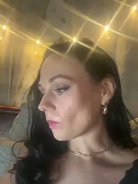LeahbX online show from June 7, 2026, 5:00 am