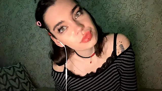 Snapshot of LaceyBatter chatting on June 23, 2026, 9:24 pm LaceyBatter online show from June 23, 2026, 9:24 pm