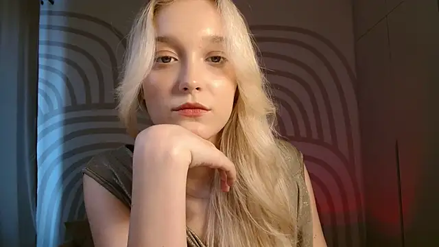 Snapshot of QueenSerenaa chatting on June 16, 2026, 10:51 am QueenSerenaa online show from June 16, 2026, 10:51 am
