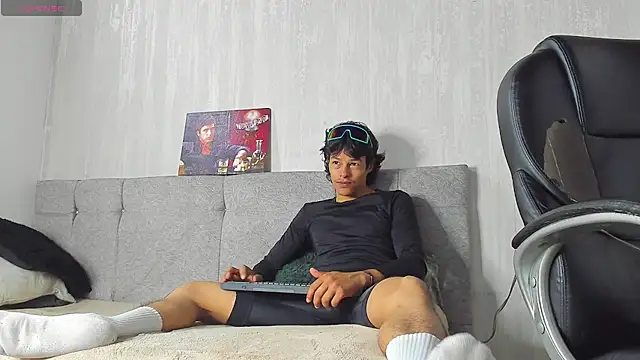 tommyhot7 online show from June 21, 2026, 7:16 pm