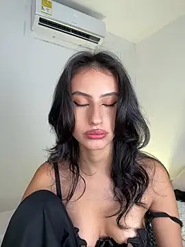Zoe Mrlx online show from June 9, 2026, 12:17 pm