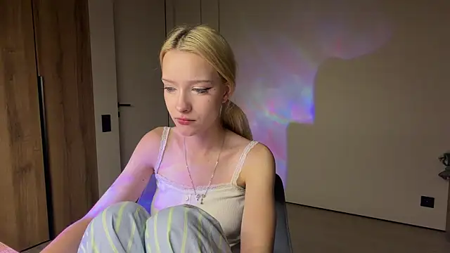 Snapshot of Anny_qte chatting on June 26, 2026, 7:18 pm Anny qte online show from June 26, 2026, 7:18 pm