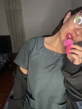 ArielFerrara online show from June 13, 2026, 5:49 am