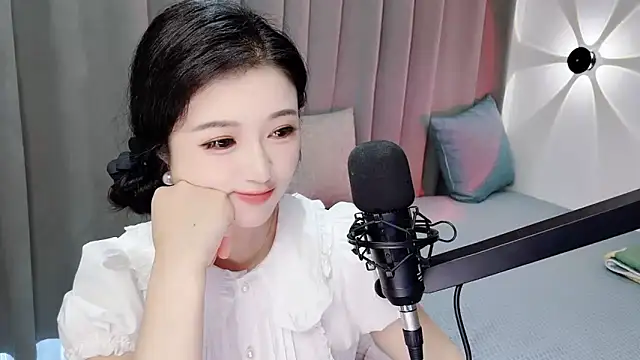 Momo-Wow online show from June 21, 2026, 6:49 am