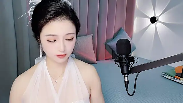 Momo-Wow online show from June 23, 2026, 5:49 am