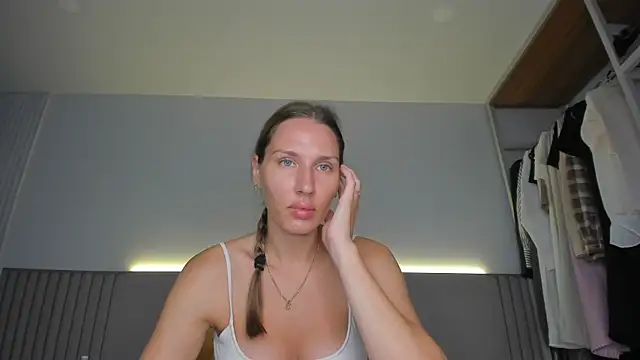 SofiClimbing online show from March 9, 2026, 2:48 am