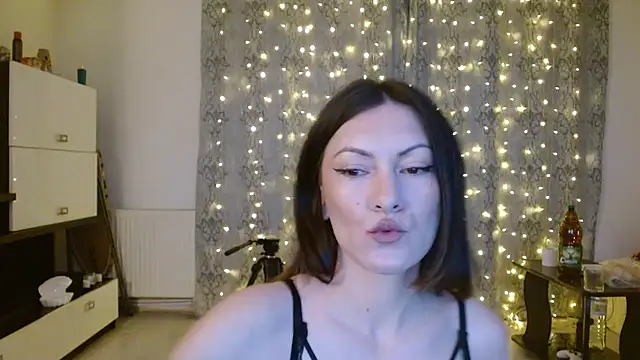 LoraBelle12 online show from June 9, 2026, 8:42 pm