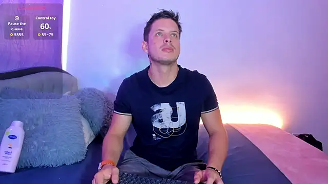 johnycooper08 online show from July 17, 2026, 12:34 pm