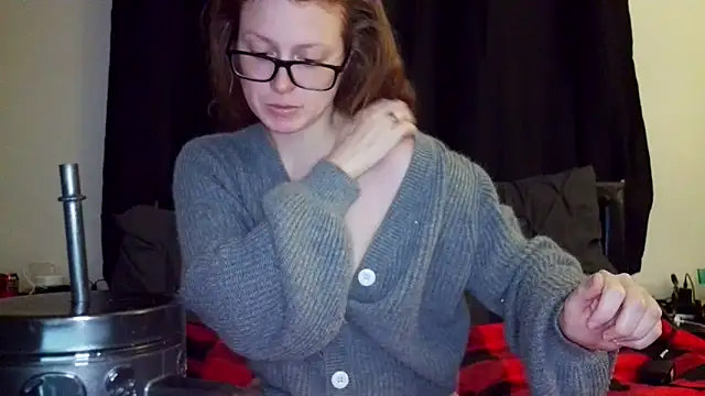 poisonivyy95 online show from June 4, 2026, 1:44 am