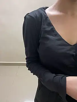 Snapshot of Shefali_01 chatting on June 6, 2026, 7:24 am Shefali 01 online show from June 6, 2026, 7:24 am