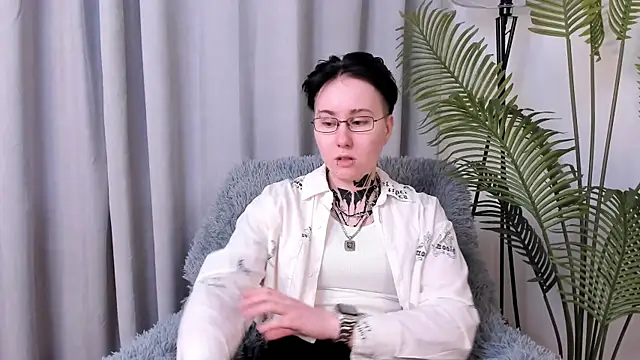 Snapshot of LeonOsbey chatting on June 3, 2026, 2:08 pm LeonOsbey online show from June 3, 2026, 2:08 pm