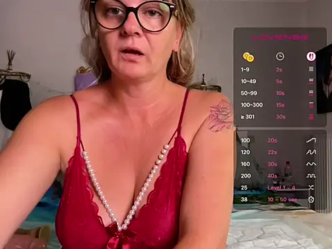 DirtyMarie80 online show from July 17, 2026, 2:56 pm