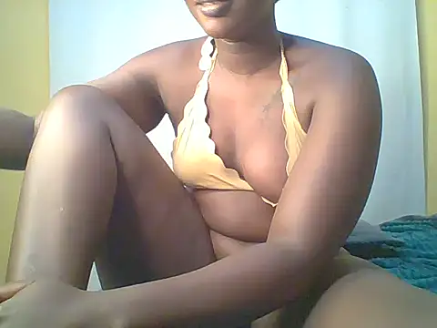 Snapshot of laura_9394 chatting on June 8, 2026, 2:12 am laura 9394 online show from June 8, 2026, 2:12 am