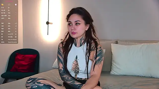 KarenHotFlirt online show from July 5, 2026, 4:14 pm