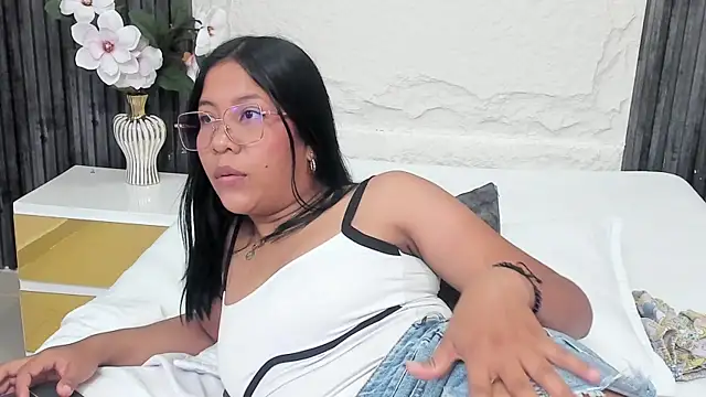 Chloe dreams4u online show from July 7, 2026, 2:43 pm