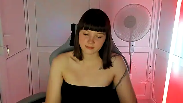 Vanilla Vixen online show from June 18, 2026, 6:12 pm