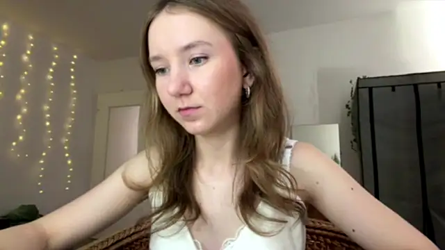 Snapshot of smalllisa chatting on June 24, 2026, 2:49 pm smalllisa online show from June 24, 2026, 2:49 pm