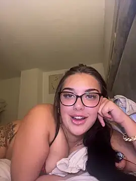 Maceysea  online show from June 4, 2026, 11:33 pm