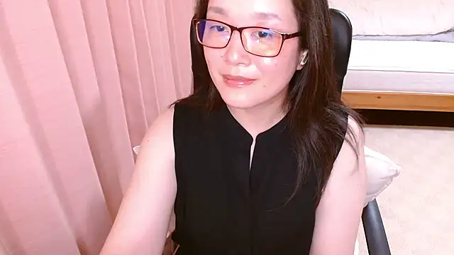 Snapshot of LENA-xo chatting on July 2, 2026, 4:02 pm LENA-xo online show from July 2, 2026, 4:02 pm