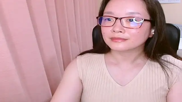 Snapshot of LENA-xo chatting on July 23, 2026, 3:32 pm LENA-xo online show from July 23, 2026, 3:32 pm