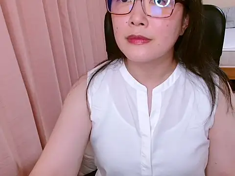 Snapshot of LENA-xo chatting on July 24, 2026, 2:37 pm LENA-xo online show from July 24, 2026, 2:37 pm