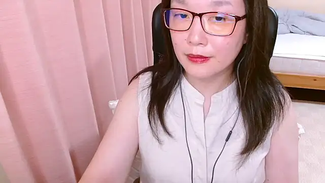 Snapshot of LENA-xo chatting on July 25, 2026, 2:58 pm LENA-xo online show from July 25, 2026, 2:58 pm