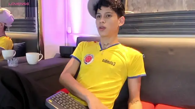 Brianhot0F online show from June 12, 2026, 11:53 am