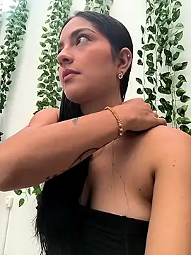 SophiCastro09  online show from June 24, 2026, 1:32 pm