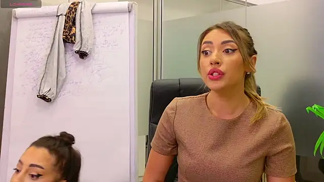 Snapshot of BabesGoWild chatting on March 10, 2025, 8:23 pm BabesGoWild online show from March 10, 2025, 8:23 pm