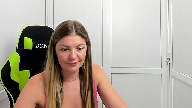 MiaSummerr  online show from July 11, 2026, 7:16 pm