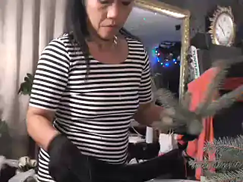 Snapshot of Hornygirltheone chatting on December 5, 2024, 3:48 am Hornygirltheone online show from December 5, 2024, 3:48 am