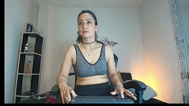  Anais Lanz online show from July 7, 2026, 6:47 am