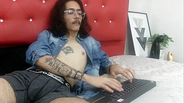 Snapshot of bigcock_robert chatting on June 20, 2026, 7:49 pm bigcock robert online show from June 20, 2026, 7:49 pm