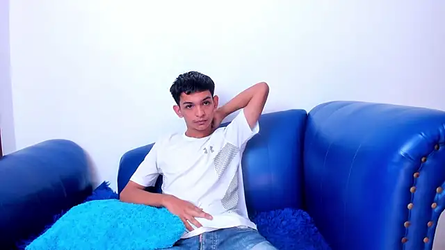 littlecum18 online show from June 19, 2026, 12:31 pm