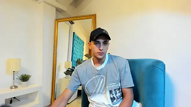Snapshot of luca_gael chatting on June 7, 2026, 1:37 pm luca gael online show from June 7, 2026, 1:37 pm