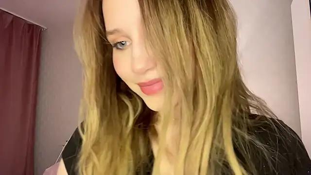 Snapshot of Bella__Ray chatting on June 12, 2026, 6:51 pm Bella Ray online show from June 12, 2026, 6:51 pm