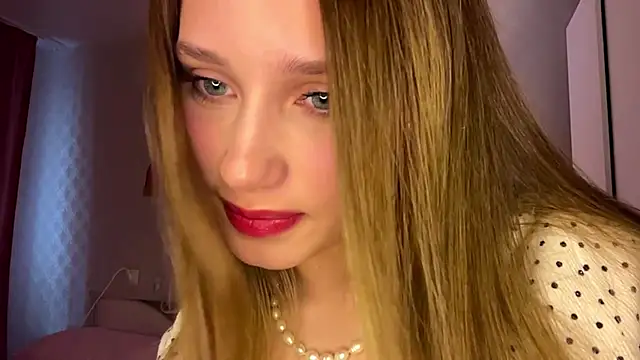 Snapshot of Bella__Ray chatting on June 14, 2026, 10:39 am Bella Ray online show from June 14, 2026, 10:39 am