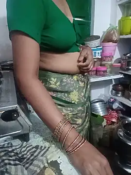 Snapshot of honey-telugu33 chatting on June 8, 2026, 4:35 am honey-telugu33 online show from June 8, 2026, 4:35 am