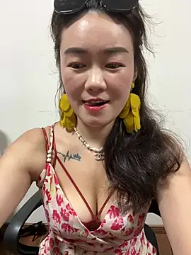 Snapshot of mollymm chatting on July 2, 2026, 12:55 pm mollymm online show from July 2, 2026, 12:55 pm