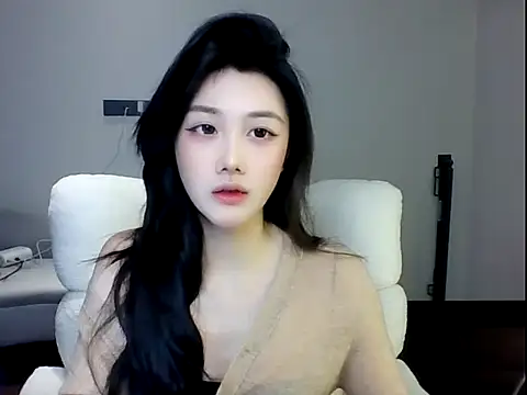 Snapshot of SylvieMaya chatting on June 7, 2026, 5:06 pm SylvieMaya online show from June 7, 2026, 5:06 pm