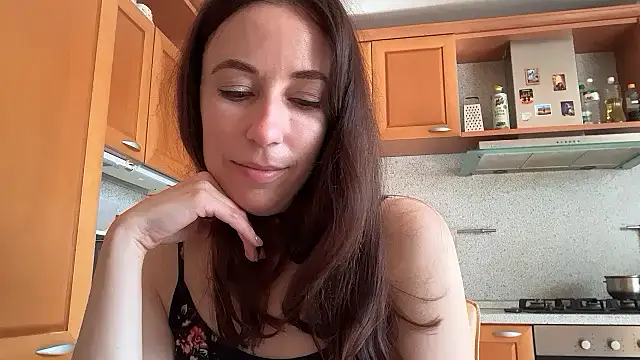 Flamingo Queen online show from June 12, 2026, 6:23 am