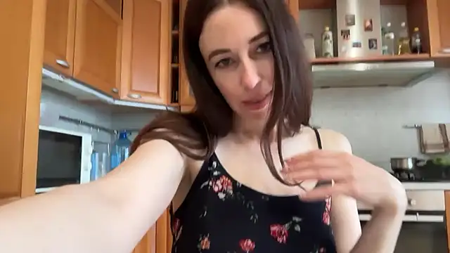 Flamingo Queen online show from June 13, 2026, 6:33 am
