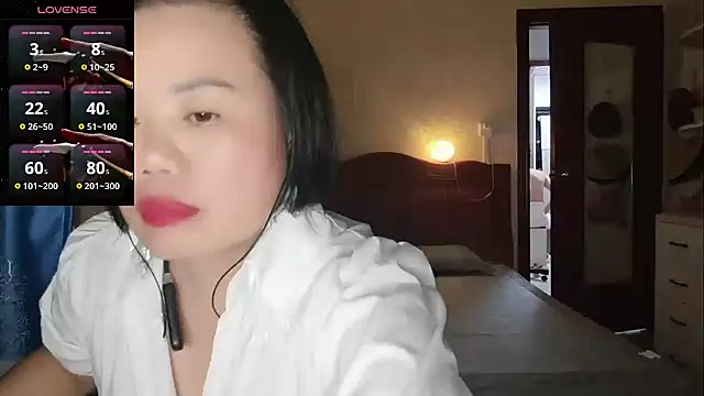 Snapshot of YIYI-queen chatting on June 12, 2026, 3:22 pm YIYI-queen online show from June 12, 2026, 3:22 pm