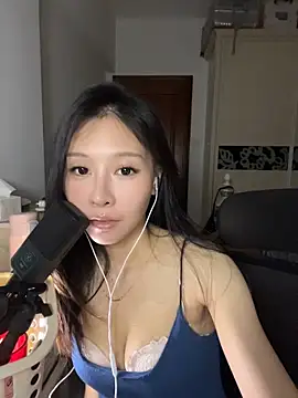 Snapshot of DouDou-2001 chatting on June 8, 2026, 1:00 pm DouDou-2001 online show from June 8, 2026, 1:00 pm