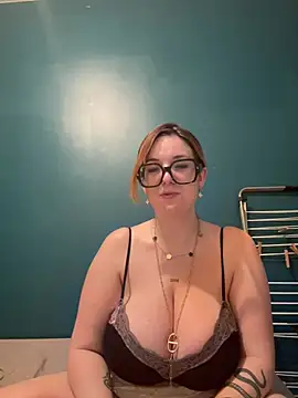 alexia tacrush online show from June 25, 2026, 8:35 pm