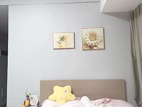 lucky-xiaolu online show from June 14, 2026, 7:10 am