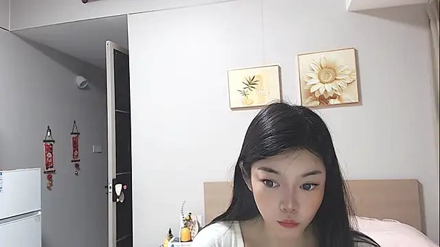 lucky-xiaolu online show from June 15, 2026, 7:43 am